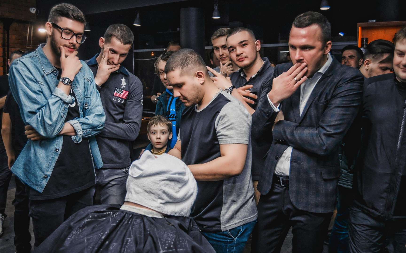 Биг бро волгоград пархоменко. БИГБРО Волгоград Пархоменко. Парикмахерская Биг бро Волгоград. Парикмахерская Бугульма Биг бро. Биг бро старый Оскол.