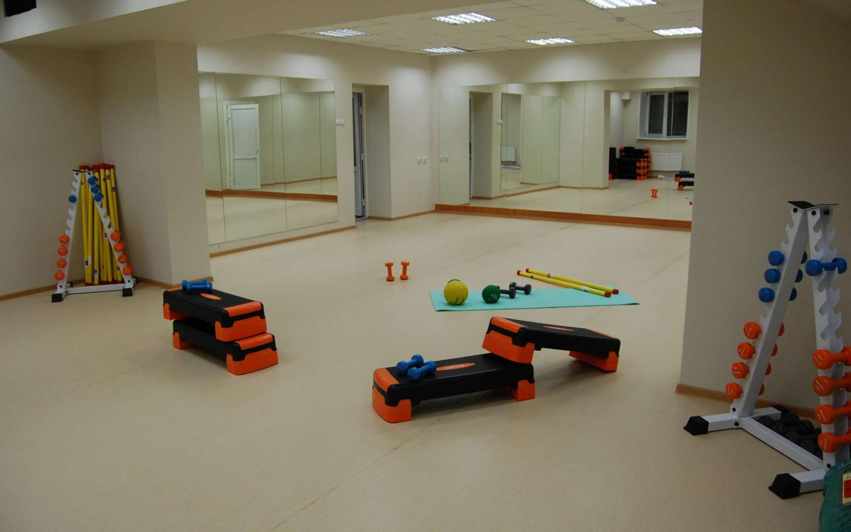 Виб волгоград. Prime Fit Tbilisi. Качинцев 102 Волгоград фото спортивный зал.